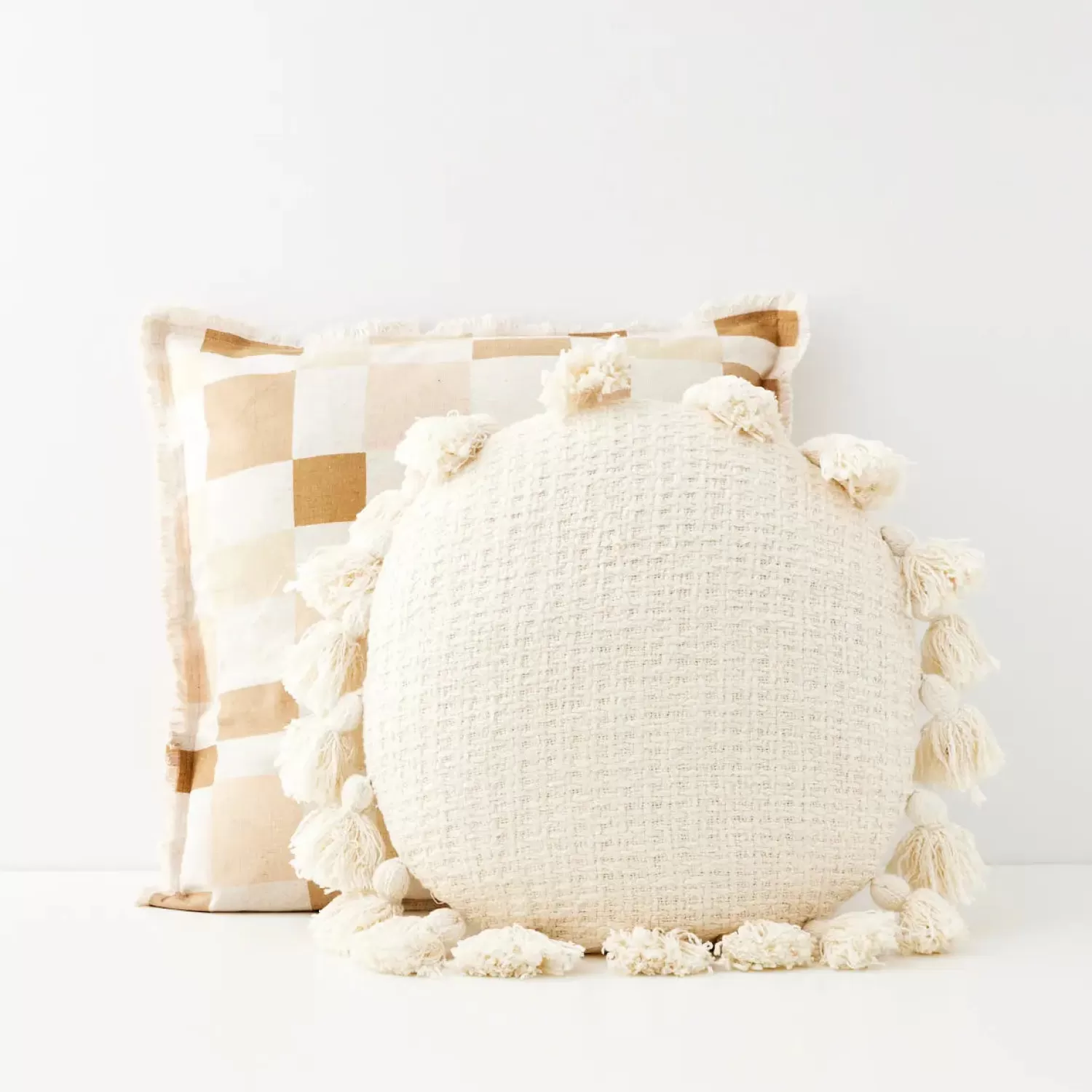 GigiandTom Round Tassel Cushion With Insert White* Cushions & Throws